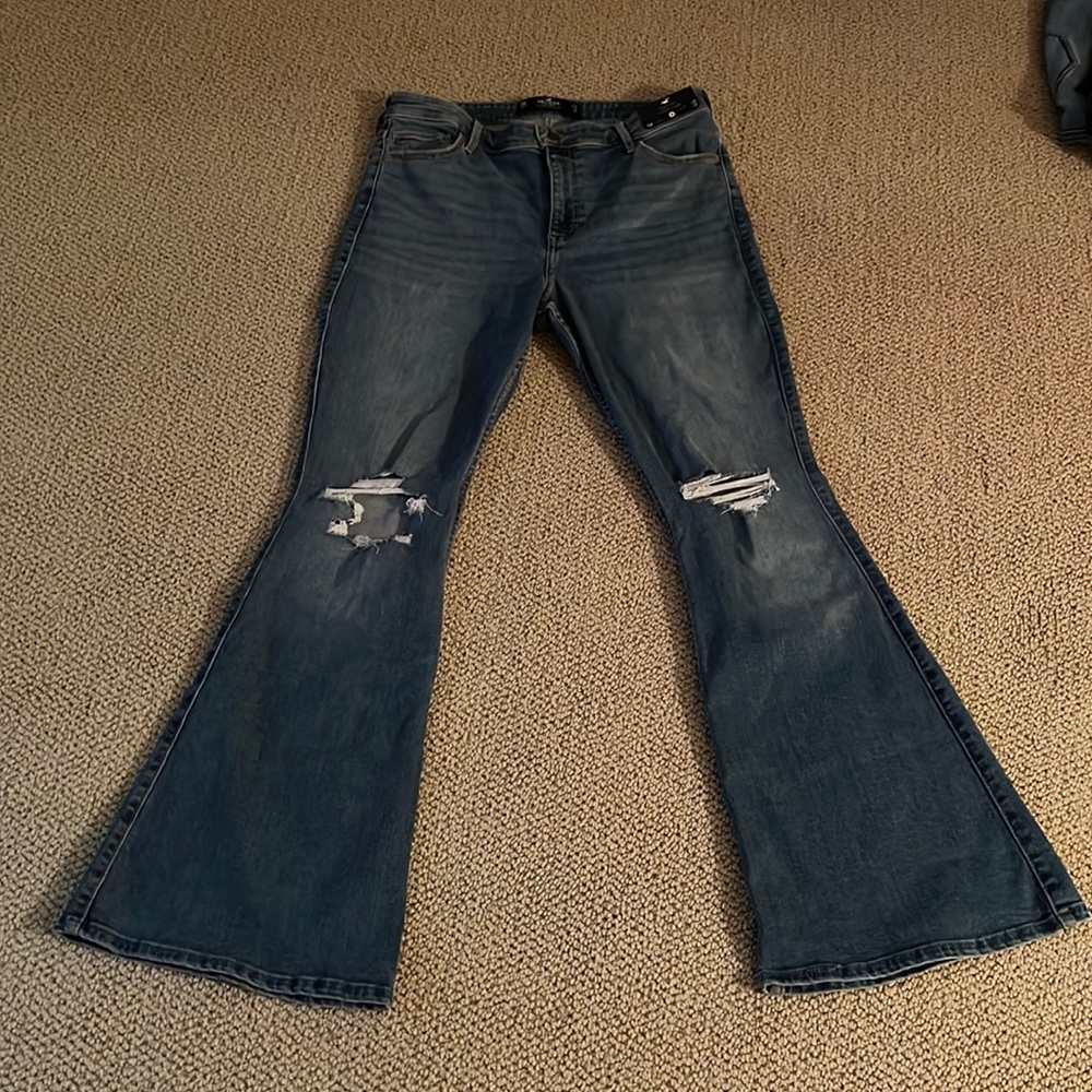 BNWT • Hollister High-Rise Vintage Flare Jeans (15)
